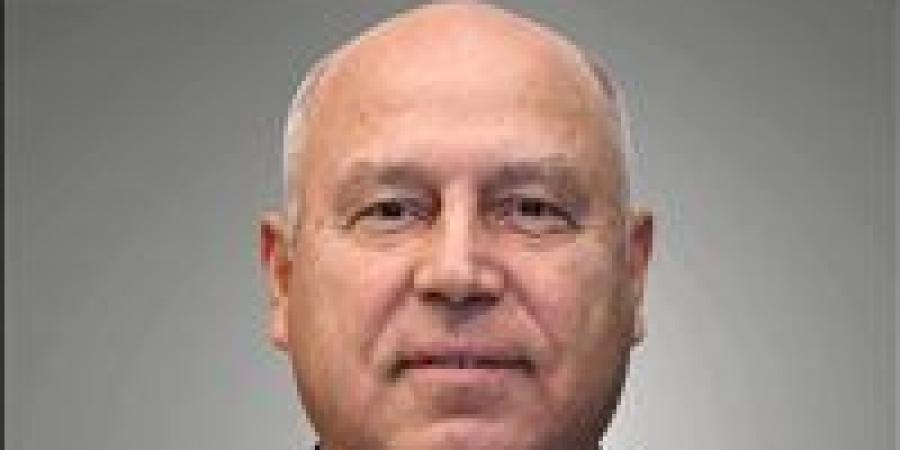 عاجل| كامل الوزير يوفي بوعده بإعادة تشغيل المصانع المتعثره.. يتصدي لهدم مصنع الحديد والصلب ويدرس تشغيله لأنتاج البليت.. ويدعم صناعة الزبيب بإنشاء منطفة صناعية متكاملة - هرم مصر