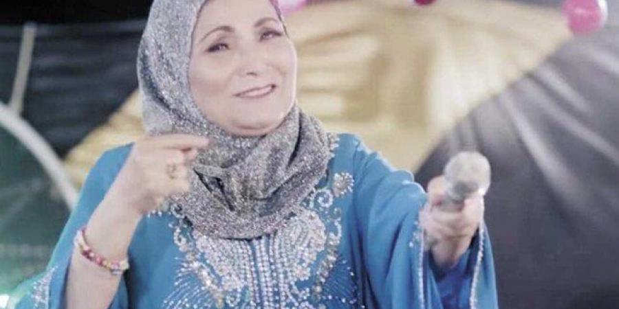 «كنت فرخة بكشك».. فاطمة عيد تستعيد ذكرياتها الفنية بـ«السيرة» - هرم مصر