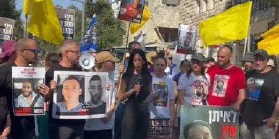 إسرائيليون من أمام مقر إقامة رئيس وزراء الاحتلال: نتنياهو سيقتل الرهائن فى غزة - هرم مصر