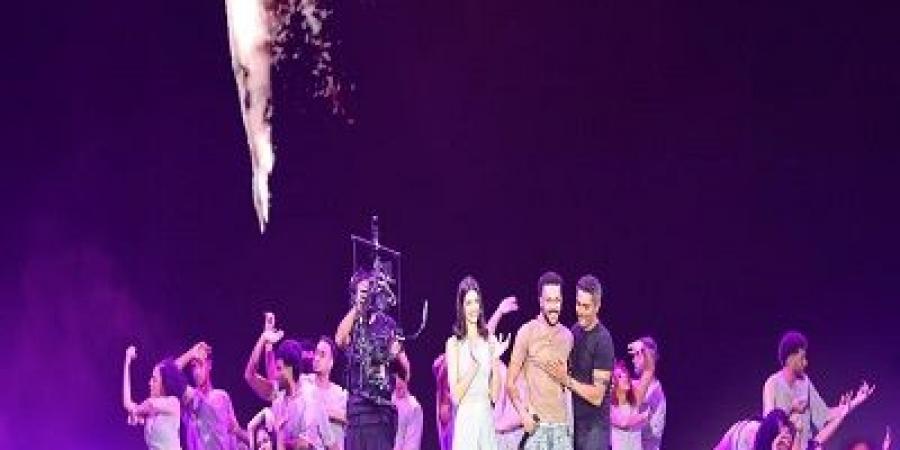 وصلة مزاح بين آسر ياسين وويجز فى حفل مهرجان العلمين - هرم مصر