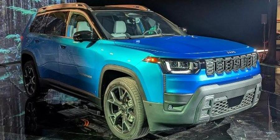 جيب شيروكي تطلق سيارة هجينة فاخرة بسعر مناسب - هرم مصر