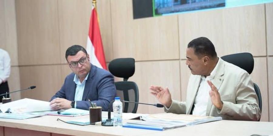 وزير الاسكان يوجه بسرعة إنهاء المشروعات الجاري تنفيذها في مطروح.. صور - هرم مصر