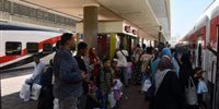 السكك الحديدية تُسيّر القطار السابع لعودة السودانيين - هرم مصر