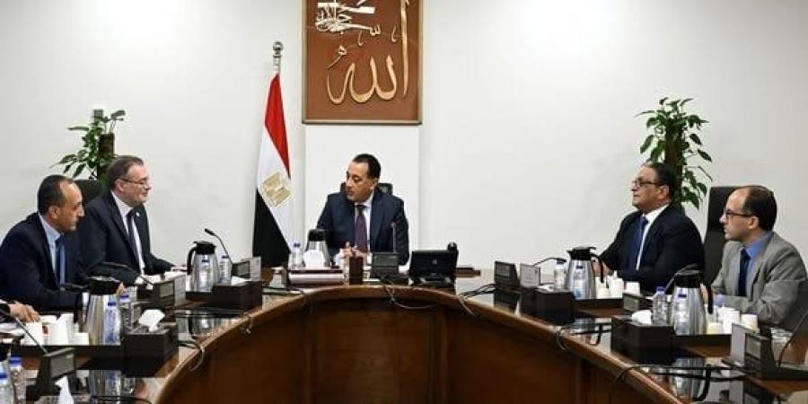 مدبولي يبحث مع رئيس المركزي للتنظيم والإدارة جهود الجهاز في تطوير العمل الإداري - هرم مصر