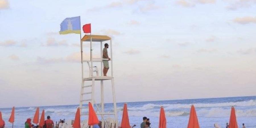 لليوم الثالث.. رفع الراية الحمراء على شواطئ العجمي - هرم مصر