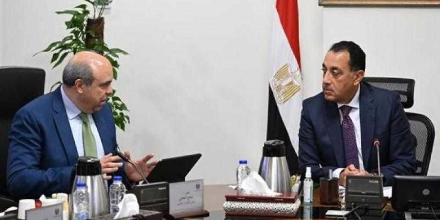رئيس الوزراء يتابع الموقف التنفيذي لمشروع ”مبنى 4” بمطار القاهرة الدولي - هرم مصر