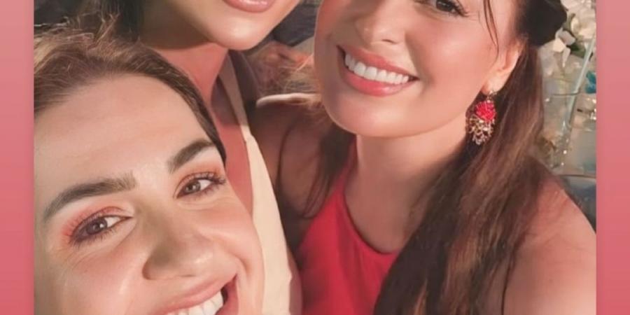 كارولين عزمي تخطف الأنظار برفقة نرمين الفقي في أحدث ظهور.. شاهد - هرم مصر