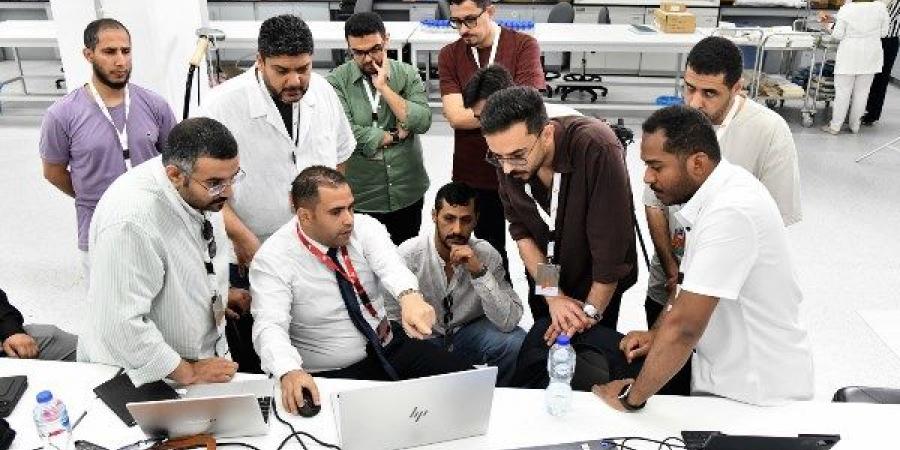 المتحف المصري الكبير يُطلق برنامجًا تدريبيًا متخصصًا في علاج وصيانة المقتنيات الأثرية - هرم مصر