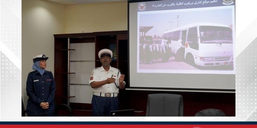 المرور: محاضرات توعوية لسائقي نقل الطلبة وتأكيد على أهمية عدم التعاقد مع غير المرخصين - هرم مصر