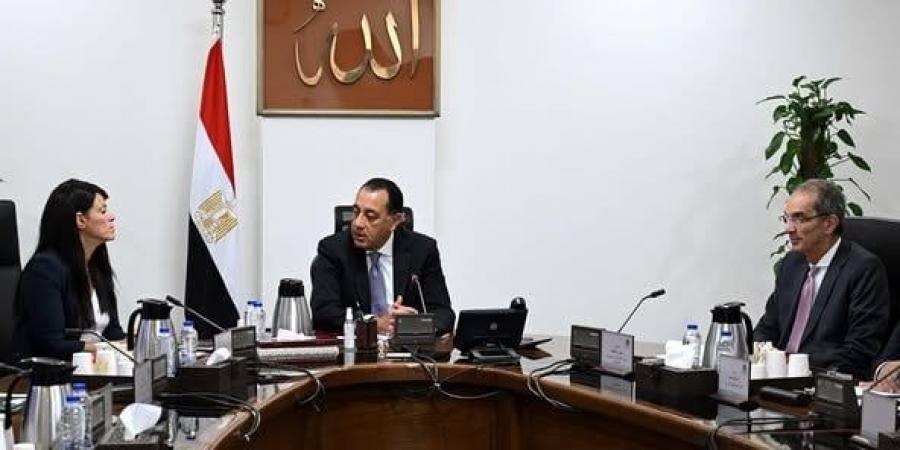 رئيس الوزراء يستعرض خطط الدولة للتحول الرقمي وجذب المزيد من الاستثمارات - هرم مصر