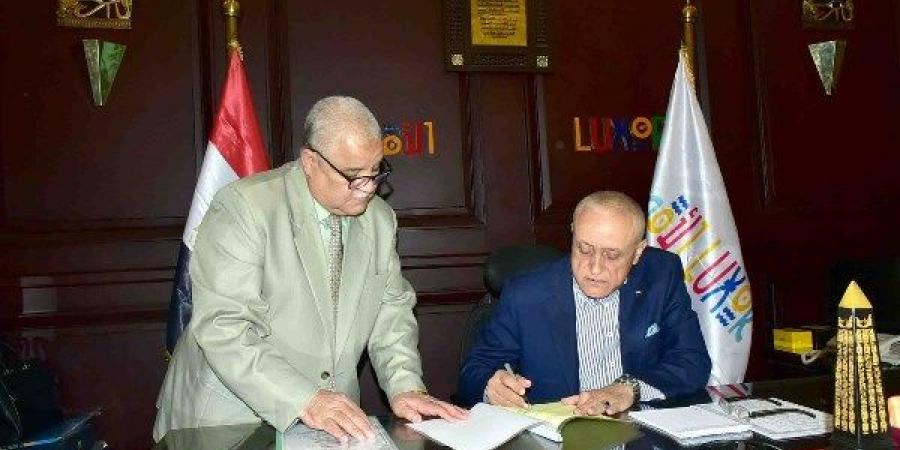 محافظ الأقصر يتفقد الغابة الشجرية الجديدة بالقرنة.. صور - هرم مصر
