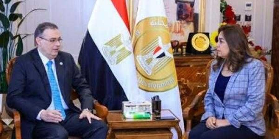 وزيرة التنمية تبحث مع رئيس الجهاز المركزي للتنظيم والإدارة مجالات التعاون المشتركة - هرم مصر