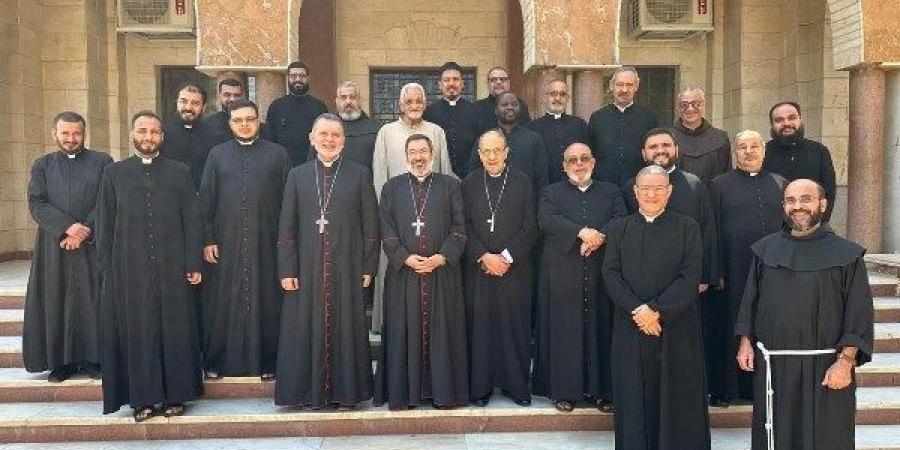 إيبارشية سوهاج للكاثوليك تجتمع في لقاء روحي تحت شعار «ممتحنون في الإيمان» - هرم مصر