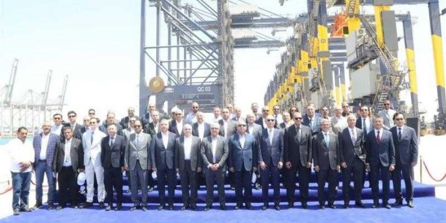 وزير الصناعة والنقل يتابع التقدم في معدلات تنفيذ مشروع تطوير واستكمال ميناء السخنة - هرم مصر