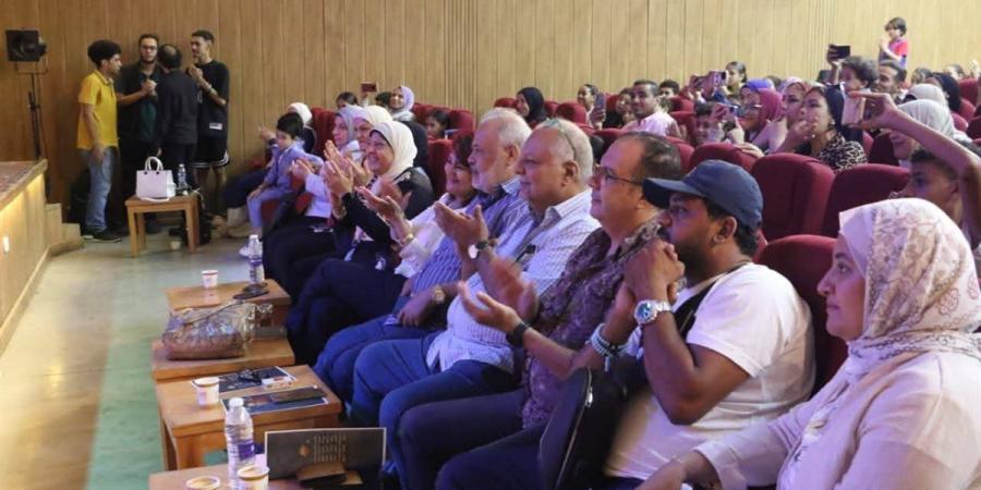 مهرجان مسرح الطفل يواصل عروضه بـ "شجاعة نملة" ويستقبل أطفال الأزهر - هرم مصر