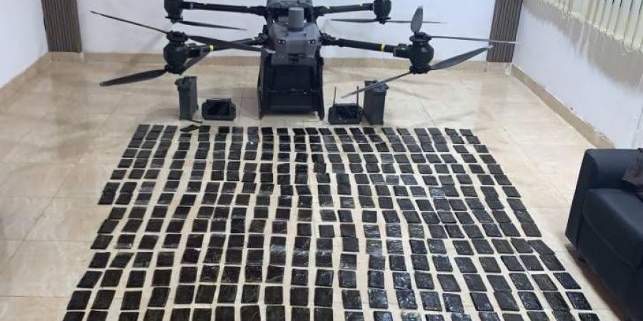 الجيش العربي: المنطقة العسكرية الجنوبية تحبط محاولة تهريب مواد مخدرة بواسطة طائرة مسيرة - هرم مصر