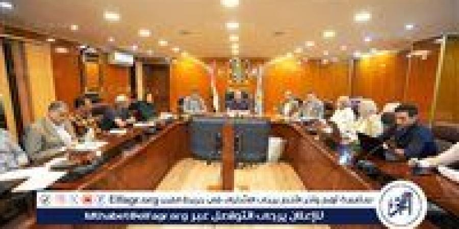 محافظ أسيوط يترأس اجتماعا لمتابعة الموقف التنفيذي لمشروعات حياة كريمة - هرم مصر
