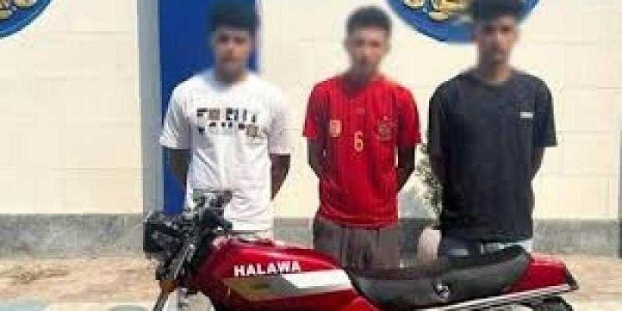 كشف ملابسات فيديو يتضمن قيام مستقلى دراجة نارية بدون لوحات بصفع أحد الأطفال حال سيره بالطريق العام - هرم مصر