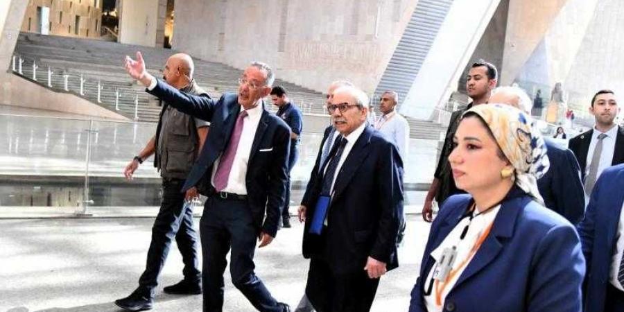 رئيس مجلس الوزراء اللبناني والوفد المرافق له يزور المتحف المصري الكبير - هرم مصر