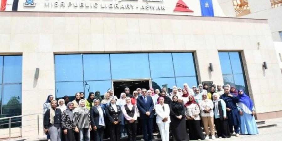 محافظ أسوان يفتتح المرحلة الرابعة من برنامج «المرأة تقود بالمحافظات المصرية» - هرم مصر