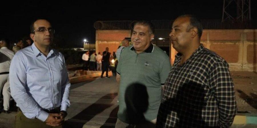نائب محافظ الإسماعيلية يتابع ميدانيًا تداعيات انفجار ضغط الهواء بخط غاز بطريق الإسماعيلية - السويس الصحراوي - هرم مصر