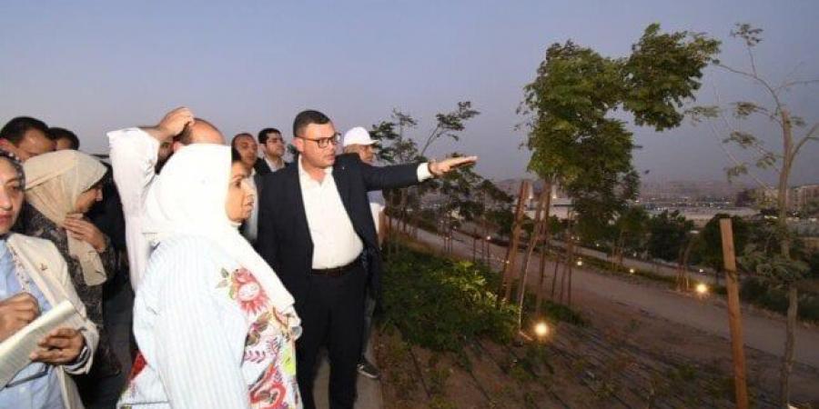 وزير الإسكان يوجه بسرعة الإنجاز بمشروع «حدائق تلال الفسطاط» - هرم مصر