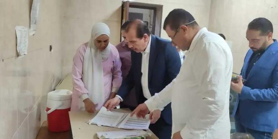نائب وزير الصحة يوجه بإحالة إدارة مستشفى أم المصريين للتحقيق بعد جولة مفاجئة تكشف قصورًا في الخدمات والنظافة - هرم مصر