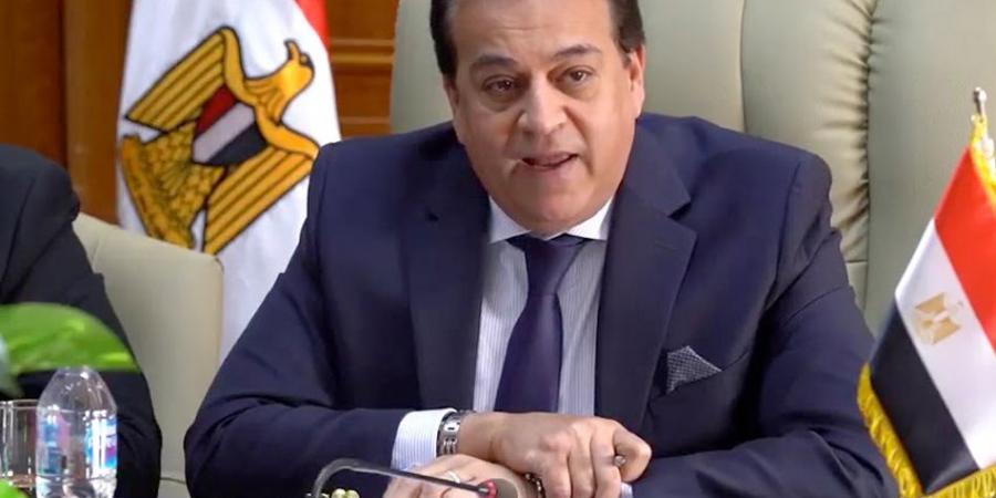 وزير الصحة: جميع المستشفيات ملزمة بعلاج الحالات الطارئة والحوادث بالمجان لمدة 48 ساعة - هرم مصر