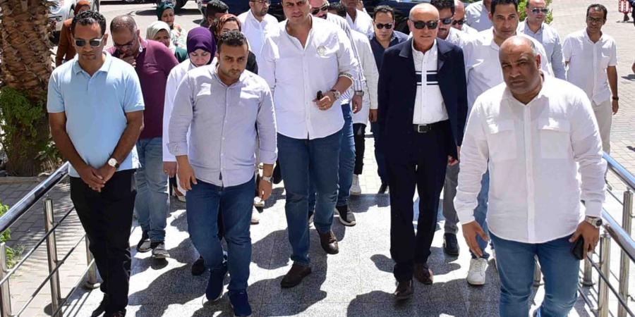 محافظ الأقصر ورئيس الرعاية الصحية يتفقدان وحدة طب الأسرة بالكرنك - هرم مصر