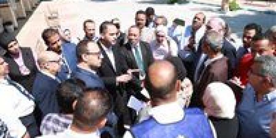 نائب وزير الصحة يتفقد المعهد الفني الصحي بمحافظة أسيوط - هرم مصر