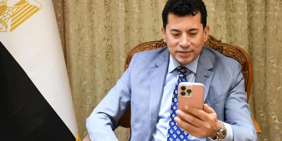 وزير الرياضة يطمئن علي بعثة المنتخب المصري لكرة القدم - هرم مصر
