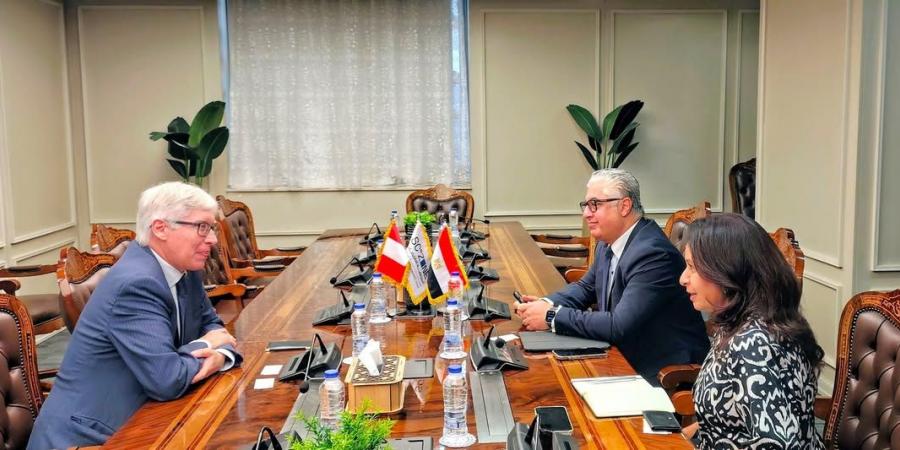 رئيس اقتصادية قناة السويس يبحث مع سفير بيرو تعزيز التعاون الاستثماري - هرم مصر