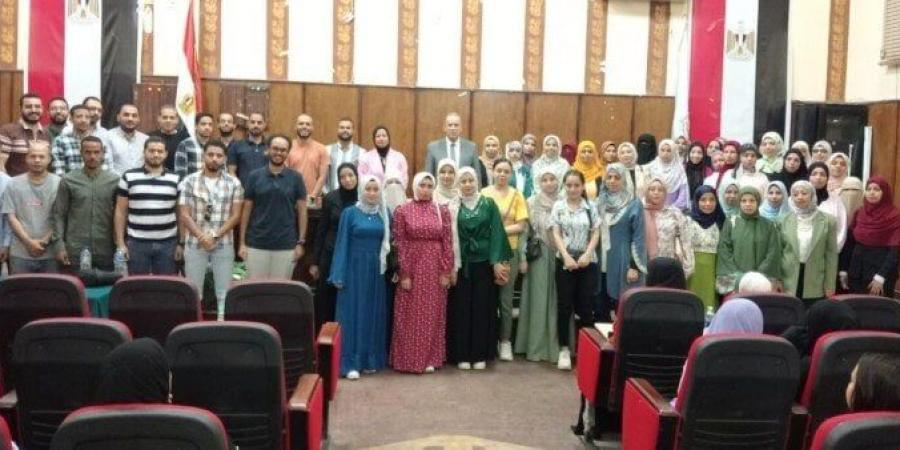مدير تعليم أسيوط يلتقى المعلمين الجدد ضمن مسابقة ٣٠ الف معلم - هرم مصر