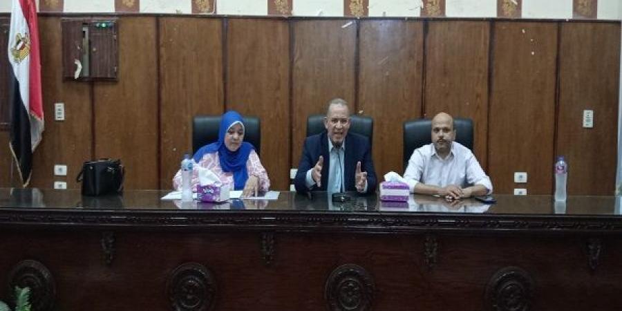 وكيل وزارة التعليم بأسيوط يترأس إجتماع مديرى الادارات التعليمية - هرم مصر