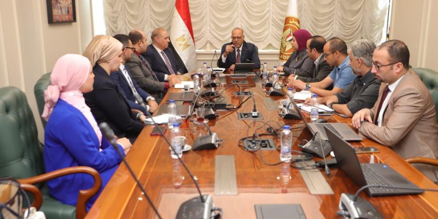 وزير العمل يلتقي وفدًا من شركة " ابدأ إديو " لتأهيل الشباب على احتياجات سوق العمل - هرم مصر