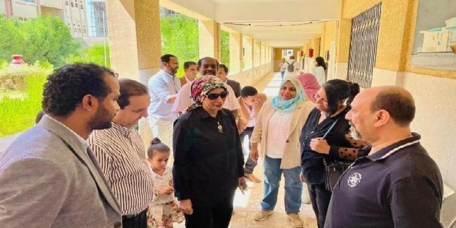 رئيس جامعة الأقصر تتفقد أعمال الكشف الطب والمقابلات الشخصية للطلاب الجدد بكلية السياحة والفنادق - هرم مصر