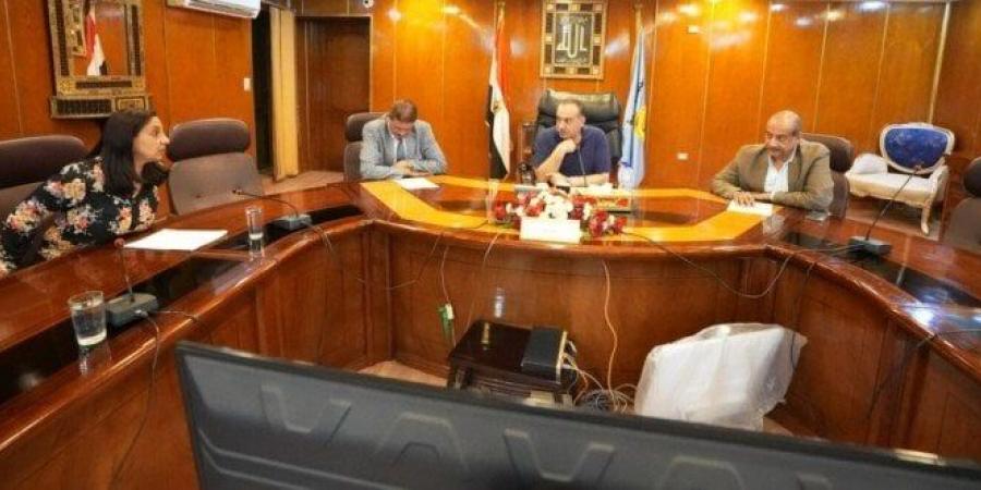 محافظ أسيوط يترأس اجتماع مجلس إدارة مركز معلومات شبكات المرافق والبنية التحتية - هرم مصر