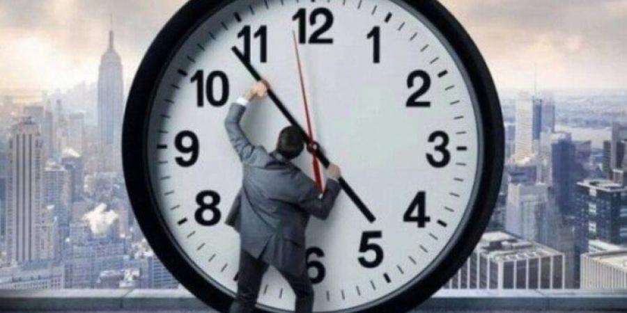 هنأخر الساعة ولا هنقدمها؟.. موعد بدء العمل بالتوقيت الشتوي 2025 - هرم مصر