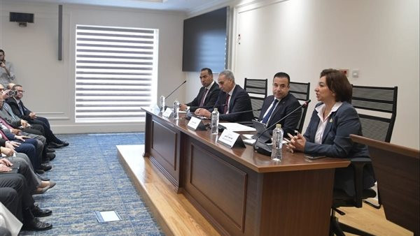 اتصالات النواب تؤكد أن الهاتف الذكي أصبح من الاحتياجات اليومية الأساسية للمصريين في كافة المجتمعات جريدة هرم مصر