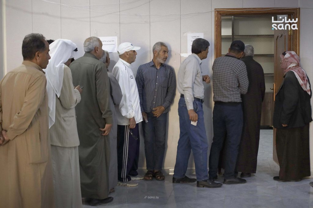 بداية صرف رواتب المتقاعدين في الرقة عبر التأمينات الاجتماعية وسط ترقب وتسهيلات جديدة