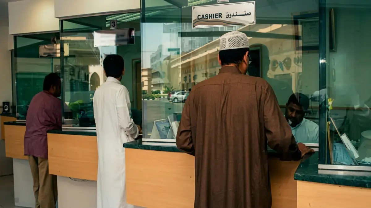 تحذير اقتصادي خطير يكشف عن تأثير حرب إيران على تحويلات اليمنيين بقيمة سبعة مليارات دولار المصرية هرم مصر
