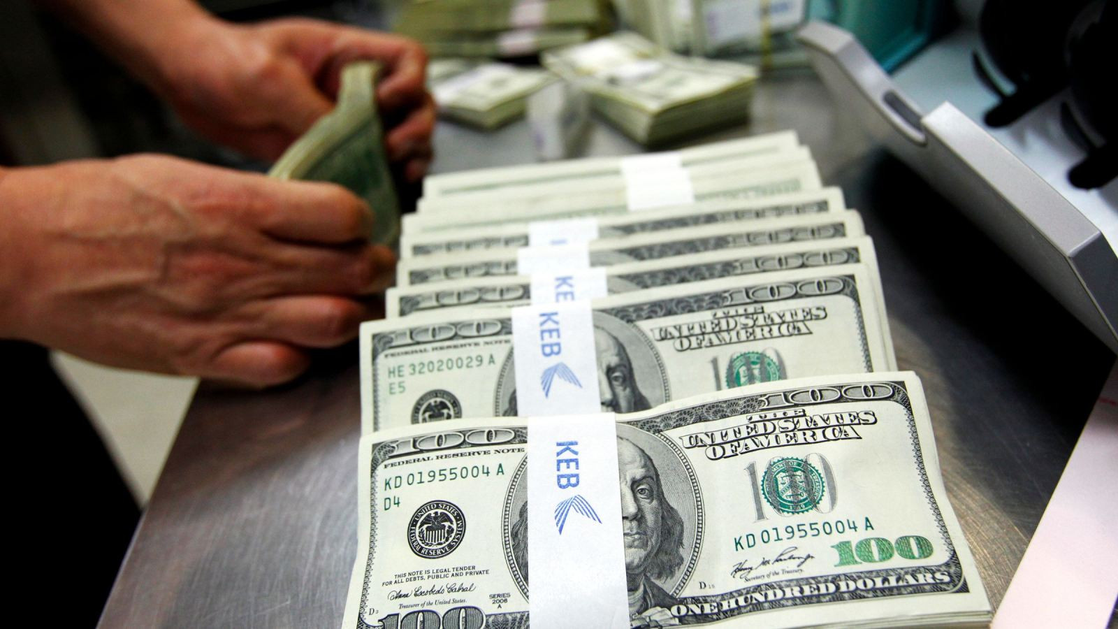 سعر الدولار مقابل الجنيه المصري اليوم الإثنين 4 مايو 2026 في البنوك وأسعار الصرف في السوق السوداء جريدة هرم مصر
