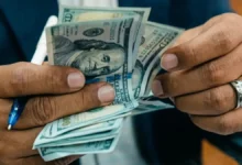 فجوة صادمة في أسعار صرف العملات بين عدن وصنعاء تؤثر على الاقتصادي وتغير طرق الحياة في اليمن جريدة هرم مصر
