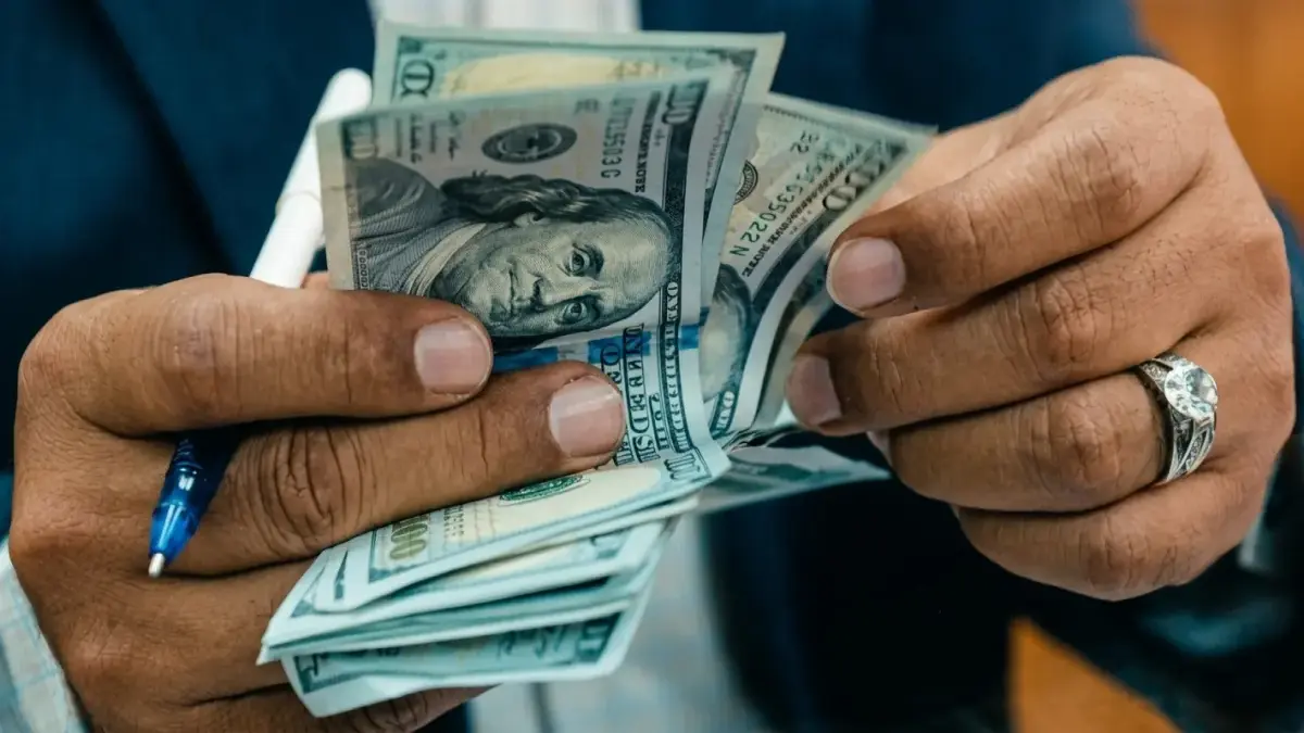 فجوة صادمة في أسعار صرف العملات بين عدن وصنعاء تؤثر على الاقتصادي وتغير طرق الحياة في اليمن جريدة هرم مصر