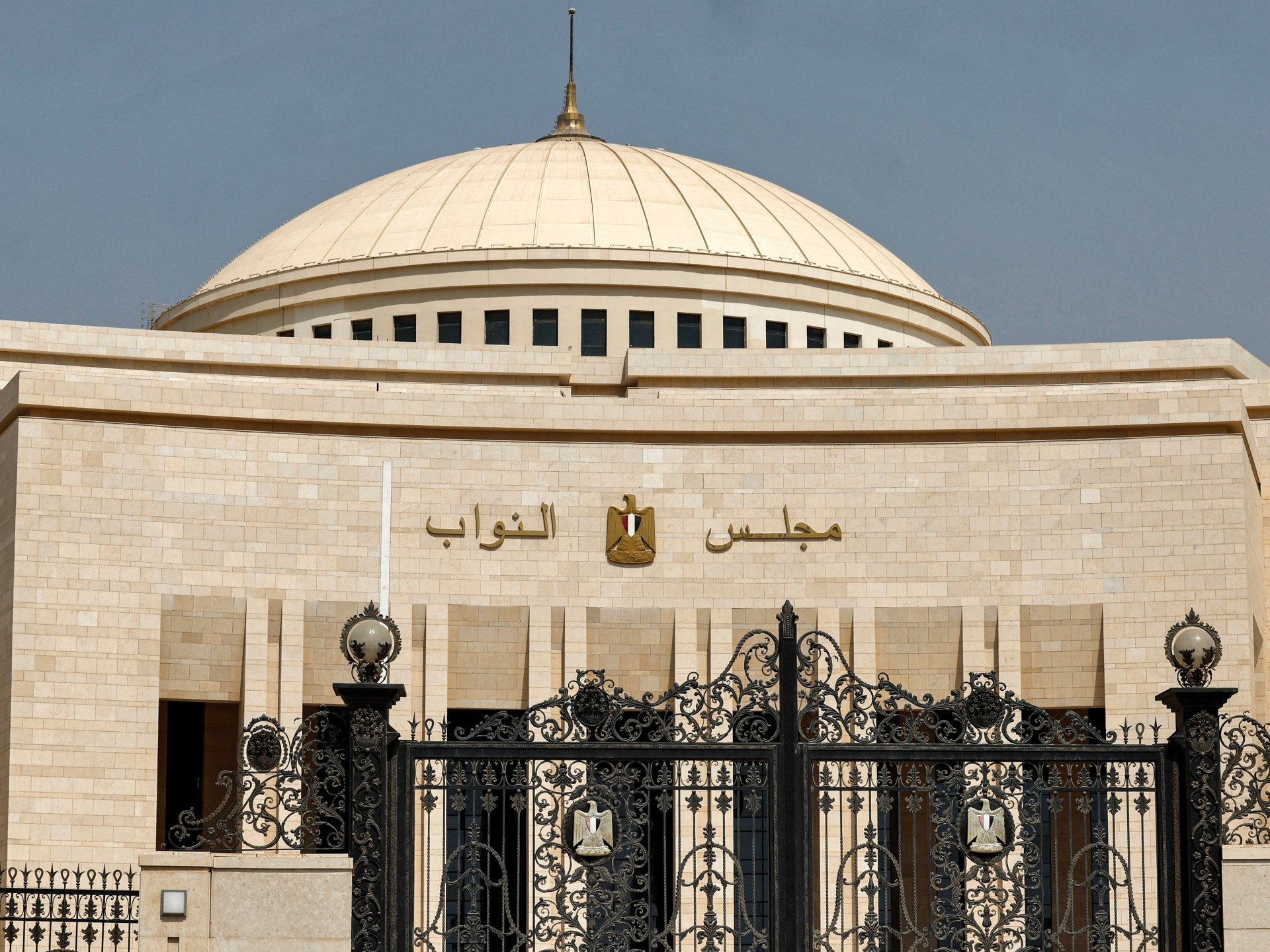البرلمان المصري يوافق على تفويض الرئيس السيسي بدعم السعودية عسكريا لتعزيز التعاون الاستراتيجي والأمني في المنطقة