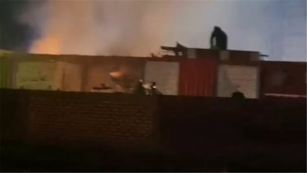 السيطرة على حريق مخلفات هيش وبوص بمحيط شركة النصر للغزل بالمحلة دون وقوع إصابات