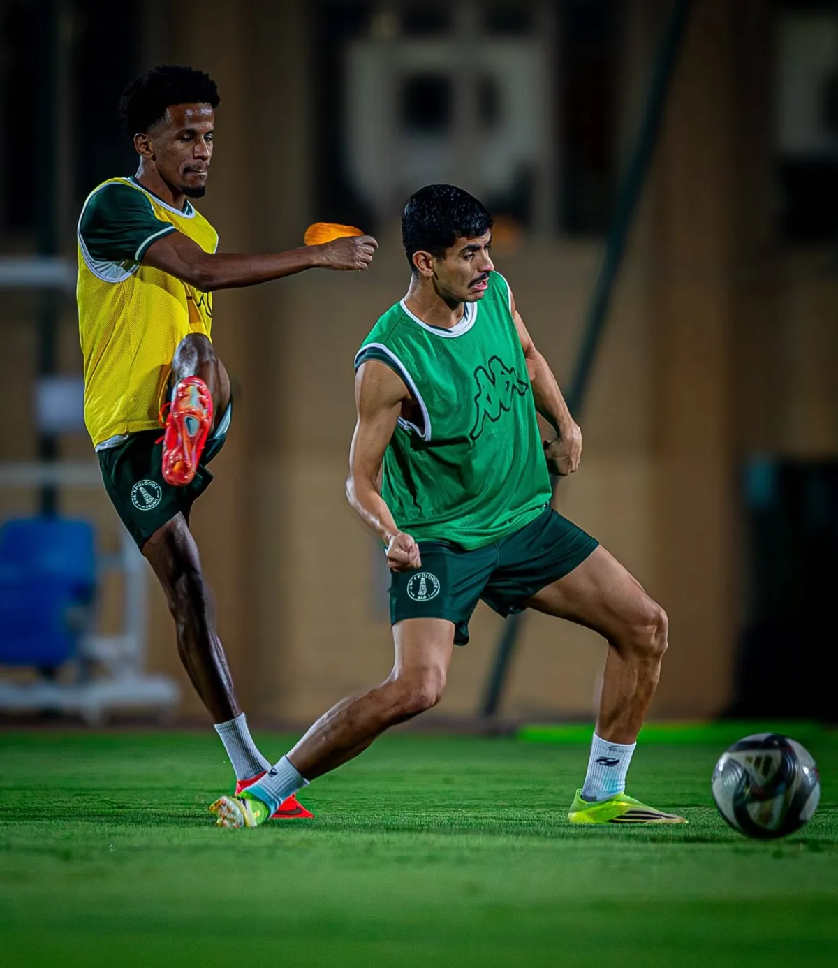 النصر يتغلب على الخلود الجريح ويعتلي صدارة الدوري بفوز مثير ومهم