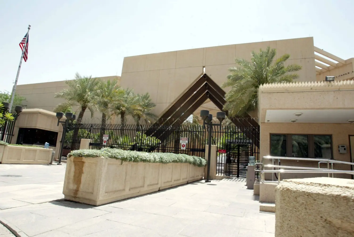الولايات المتحدة تأمر جميع موظفيها بمغادرة السعودية فورا وسط تصاعد التوترات الدبلوماسية والأمنية في المنطقة