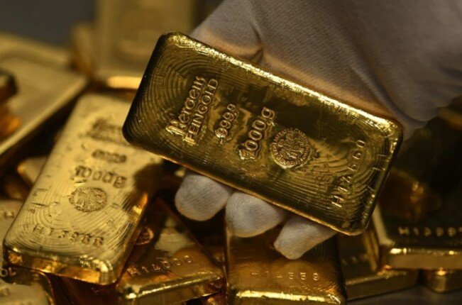 انخفاض صافي عقود شراء الذهب لماذا قلص المضاربون مراكزهم 1283 عقدا خلال فترة قصيرة