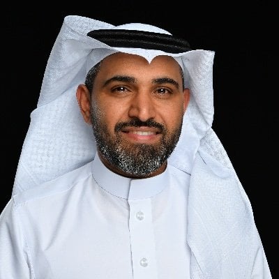 تجمع جماهيري واسع يرد بقوة على تصريحات عبد الرحمن الراشد ويثير جدلاً واسعاً بين المتابعين